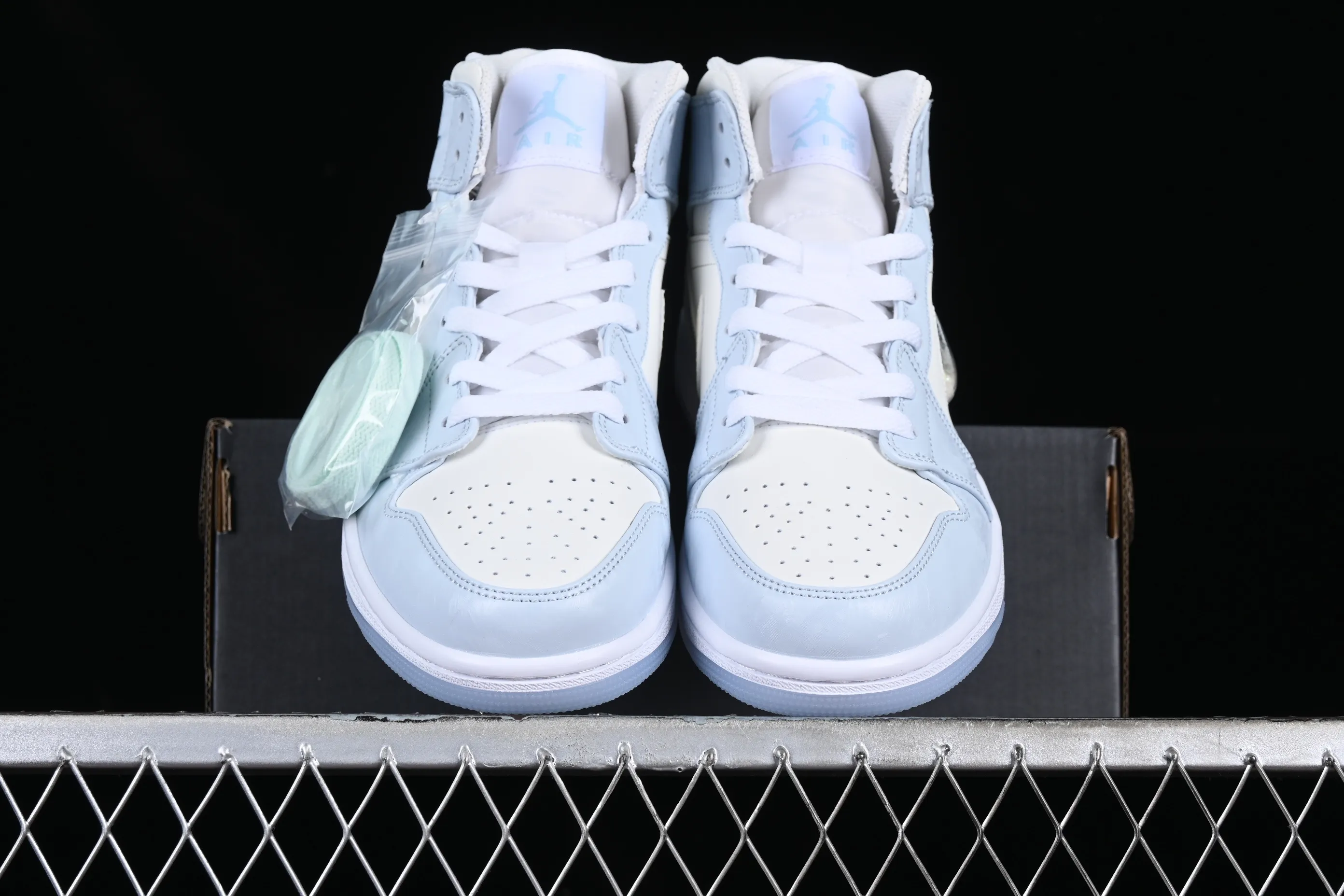 All categories Air Jordan Jordan series basketball shoes Air Jordan 1 Mid Air Jordan 1 Mid GS "Glitter Swoosh" AJ1 Joe 1 ice blue crystal Zhongbang basketball shoes FQ9117-400